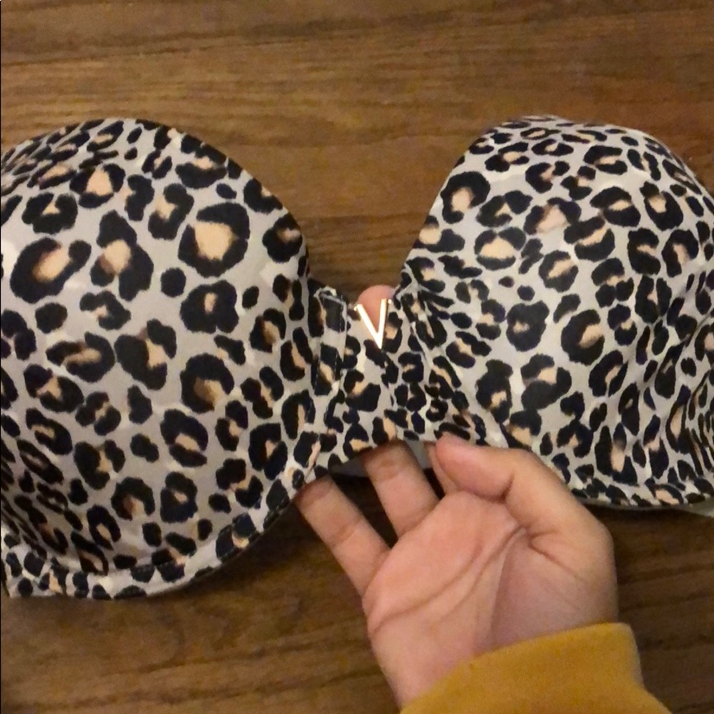 Strapless anti-slip gel cheetah print bra